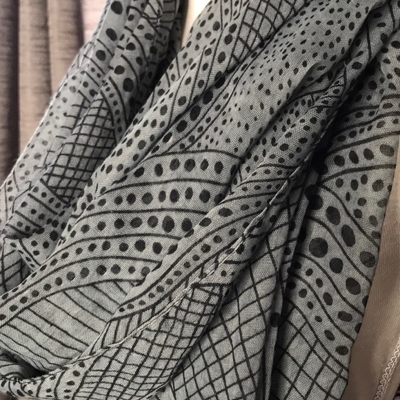 BLACK AND GREEN SHEER SCARF - Picture 3 of 5